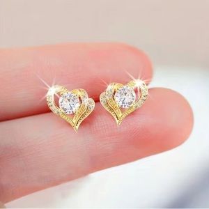 NWT Heart stud earrings